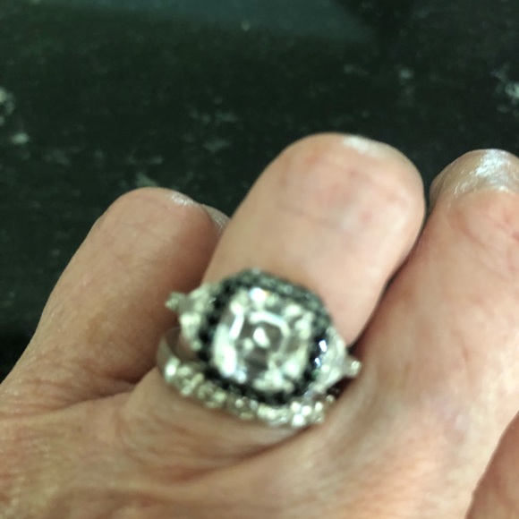 Gorgeous Ring! Real or fabulous Simulation? - Picture 4 of 10